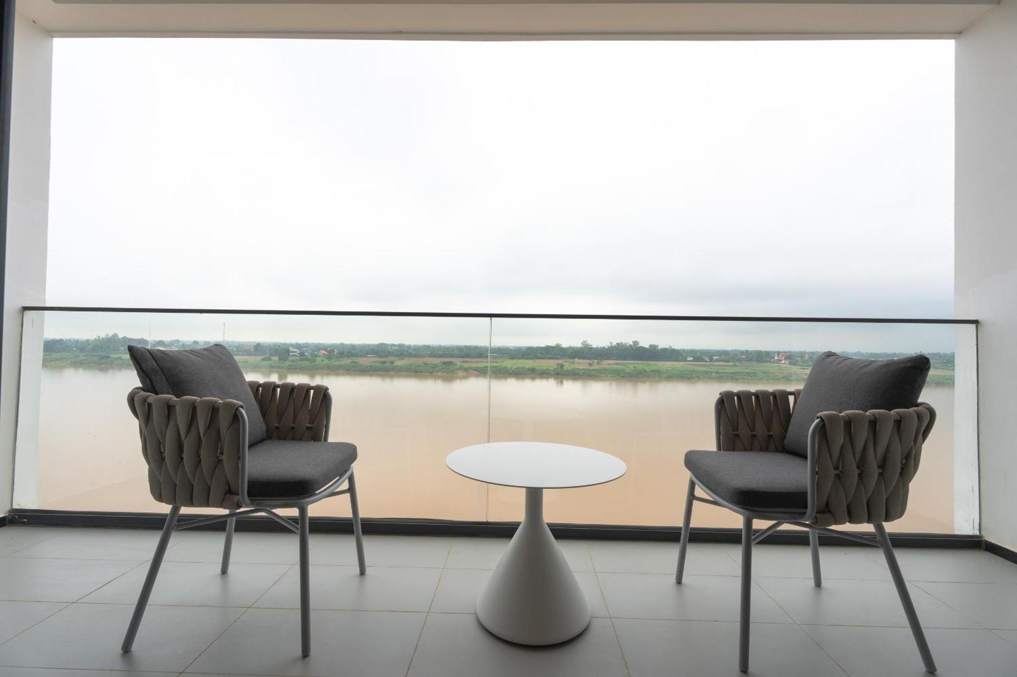 One Riviera Hotel And Residences Ban Souanmone Kültér fotó