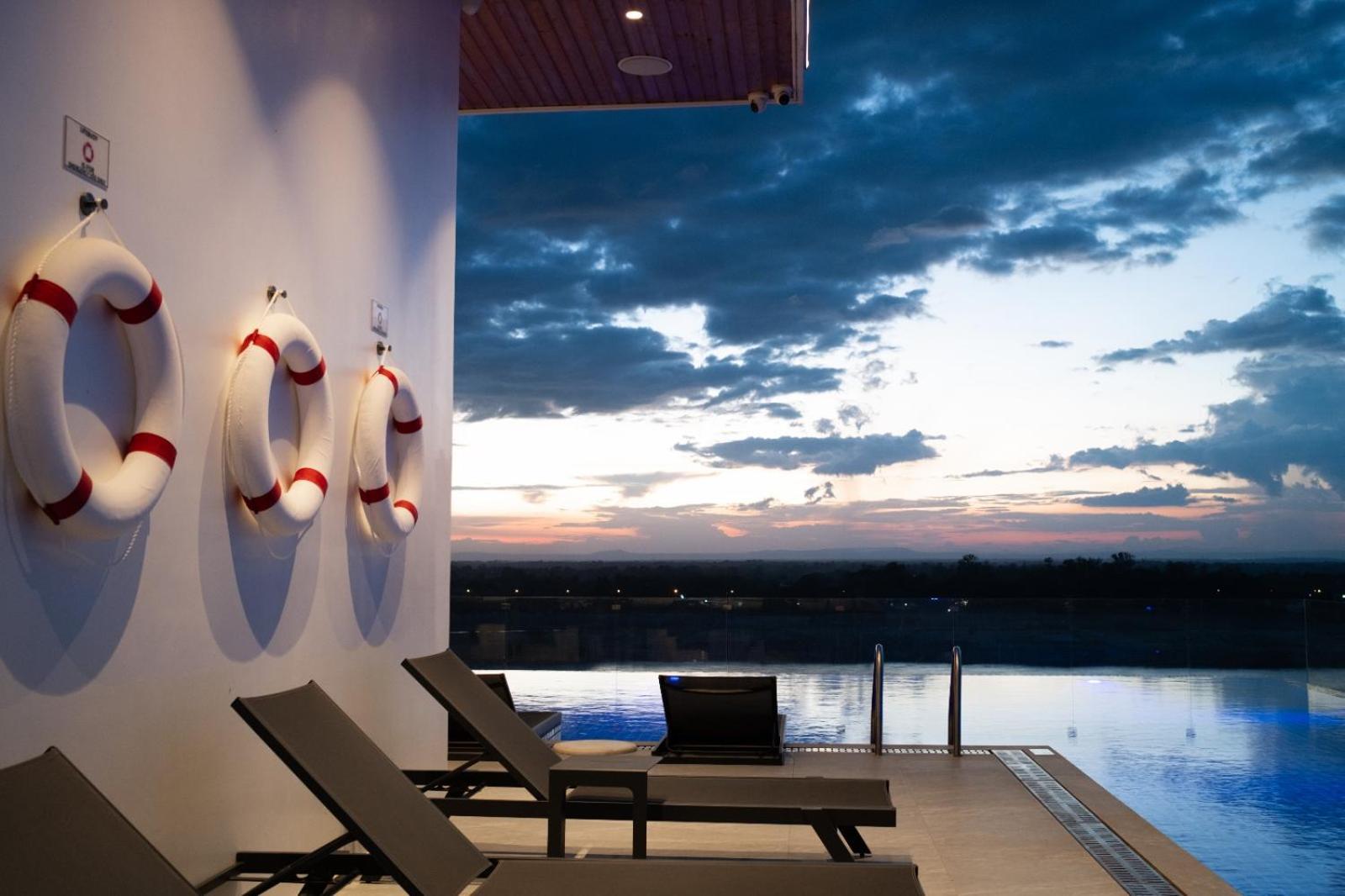 One Riviera Hotel And Residences Ban Souanmone Kültér fotó